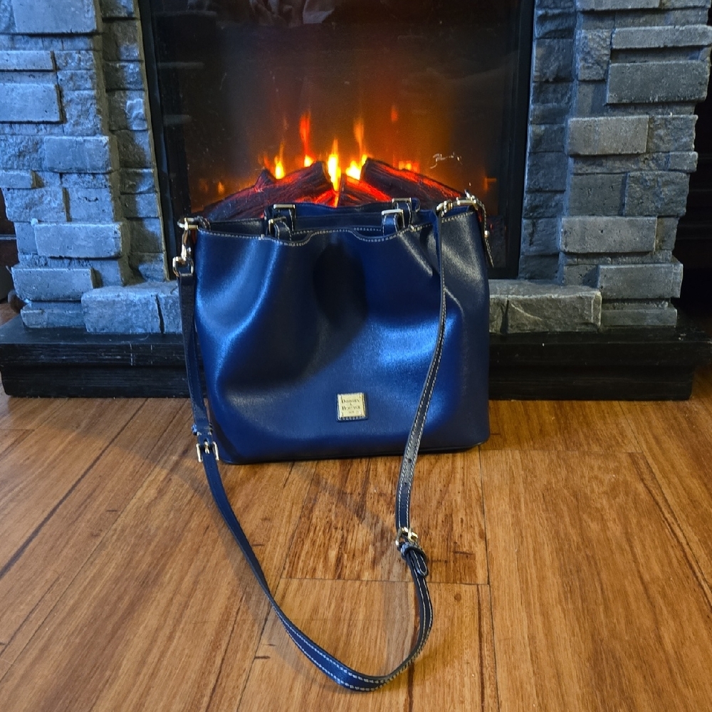 Dooney & Bourke Elegant Navy Blue Crossbody Purse